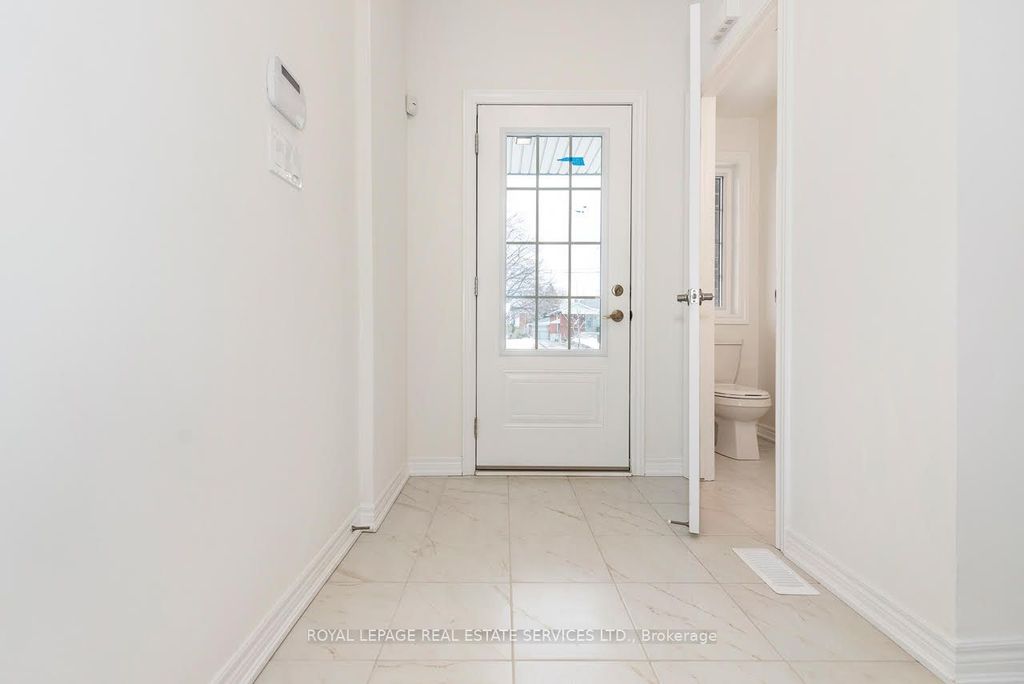 Photo of 18 Jellicoe Court, Hamilton, ON L9A 4T1 (MLS # X13074754)