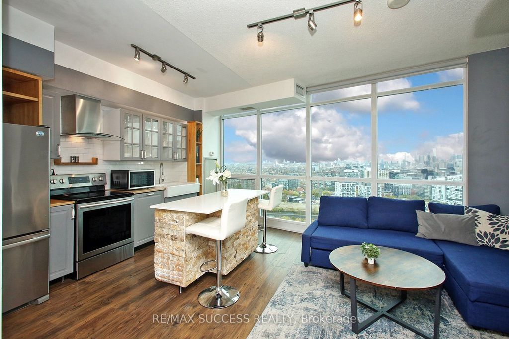 Photo of 215 Fort York Boulevard #3211, Toronto, ON M5V 4A2 (MLS # C12521600)