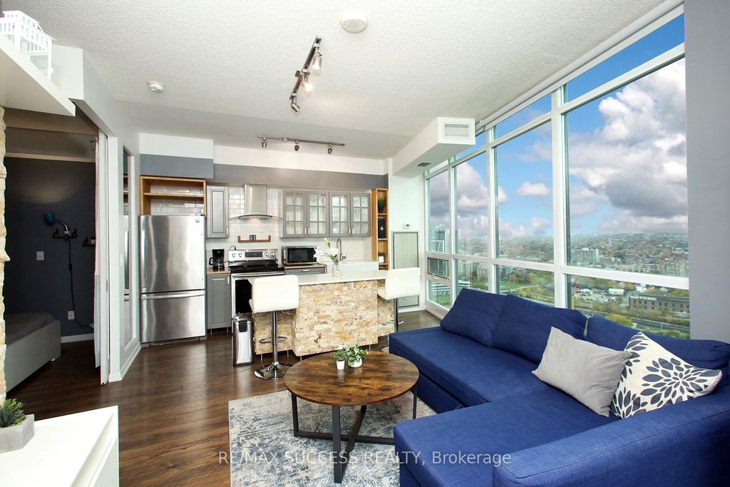 Photo of 215 Fort York Boulevard #3211, Toronto, ON M5V 4A2 (MLS # C12521600)