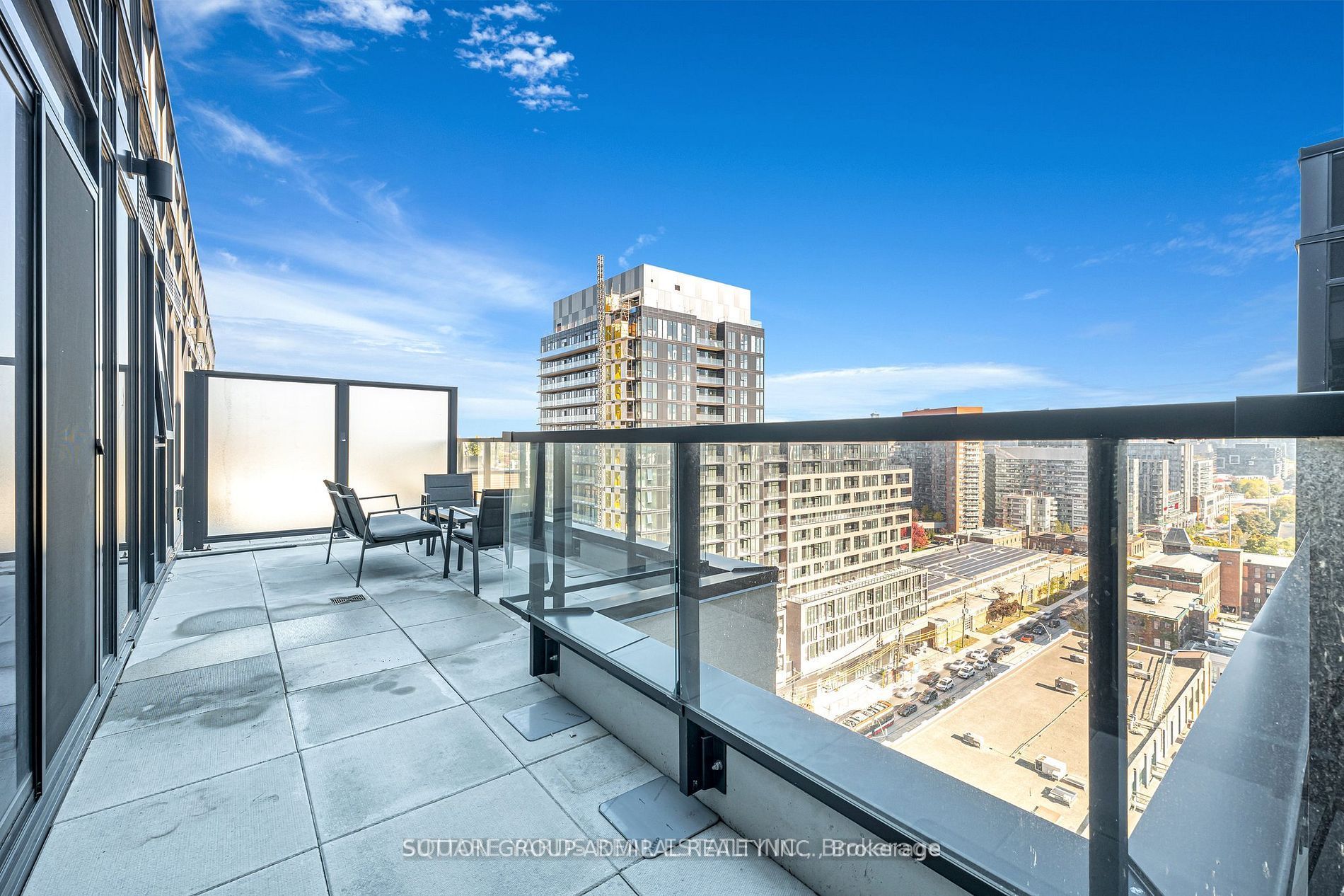 270 Dufferin Street PH01