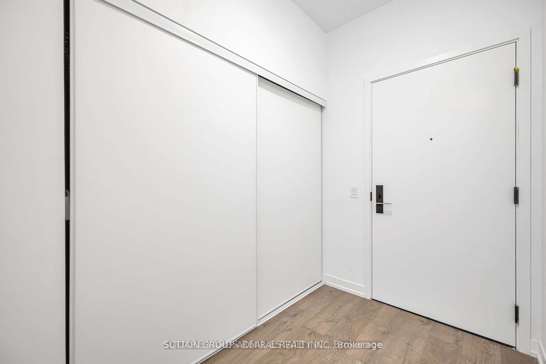 270 Dufferin Street PH01