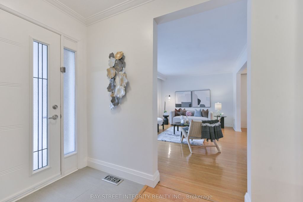 Photo of 391 Maple Avenue, Oakville, ON L6J 2J1 (MLS # W13109128)
