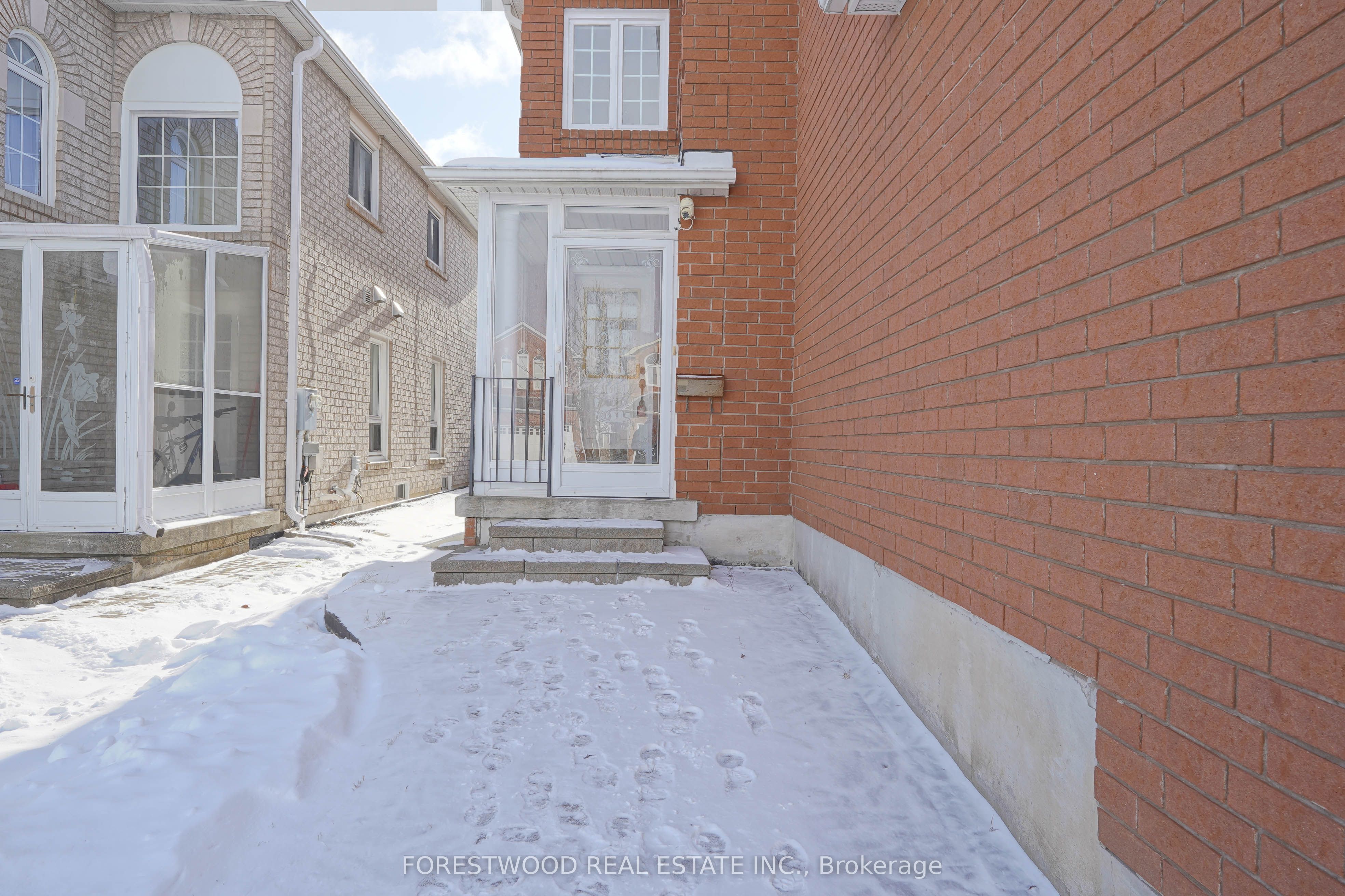 43 Grover Hill Avenue