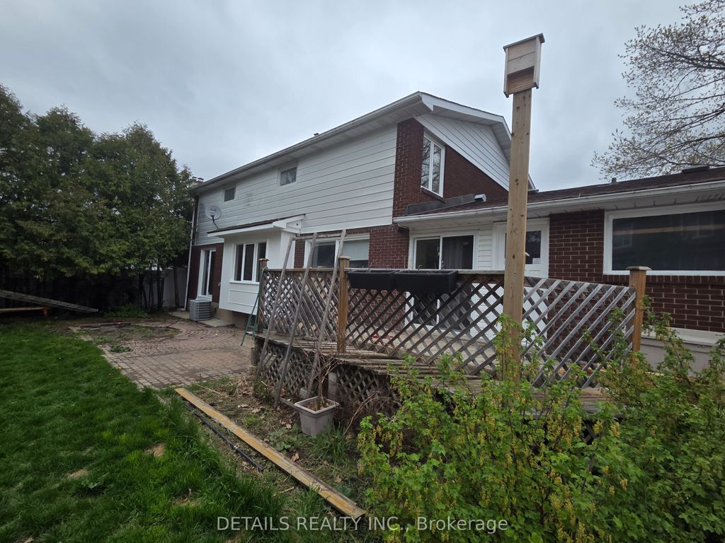 Photo of 46 BEAUMARIS Drive, Qualicum - Bruce Farm - Greenbelt and Area, ON K2H 7K3 (MLS # X12960874)