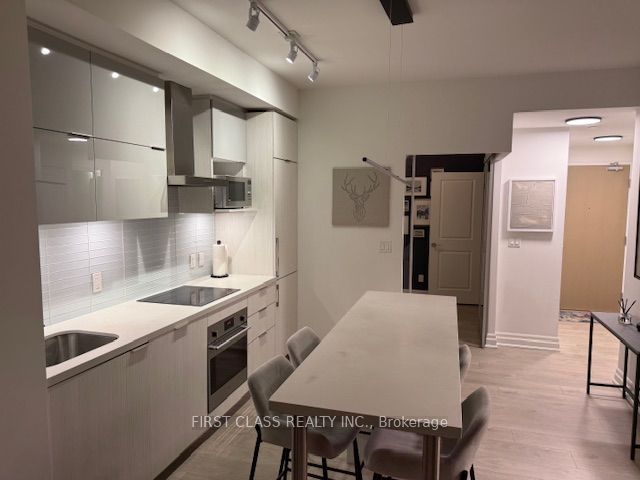 10 ROUGE VALLEY Drive W 625