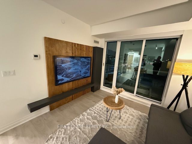 10 ROUGE VALLEY Drive W 625