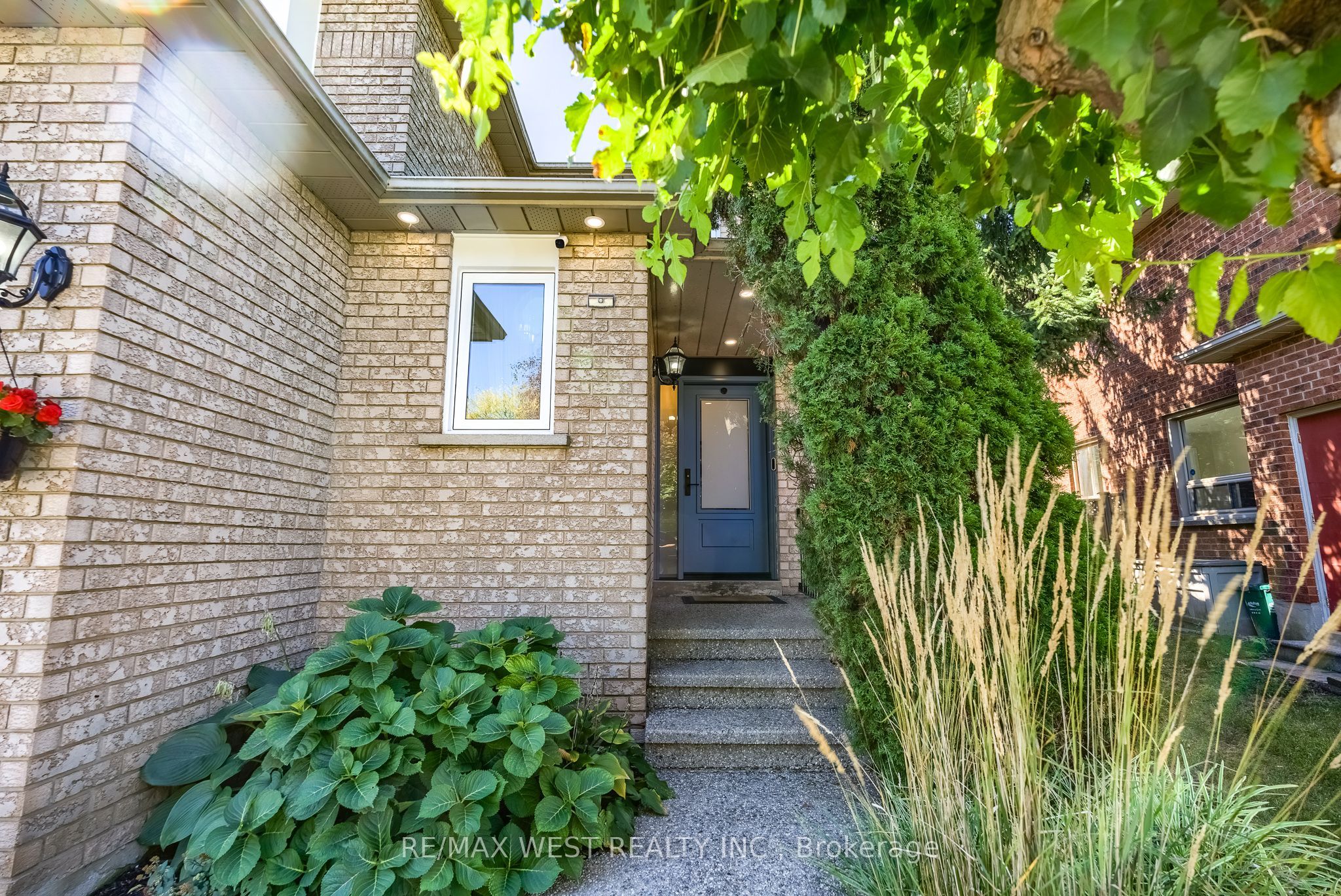 1246 Old Oak Drive