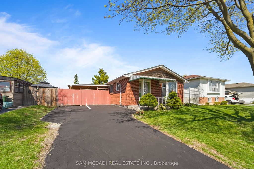 Photo of 79 Locheed Drive, Hamilton, ON L8T 4L5 (MLS # X13060880)
