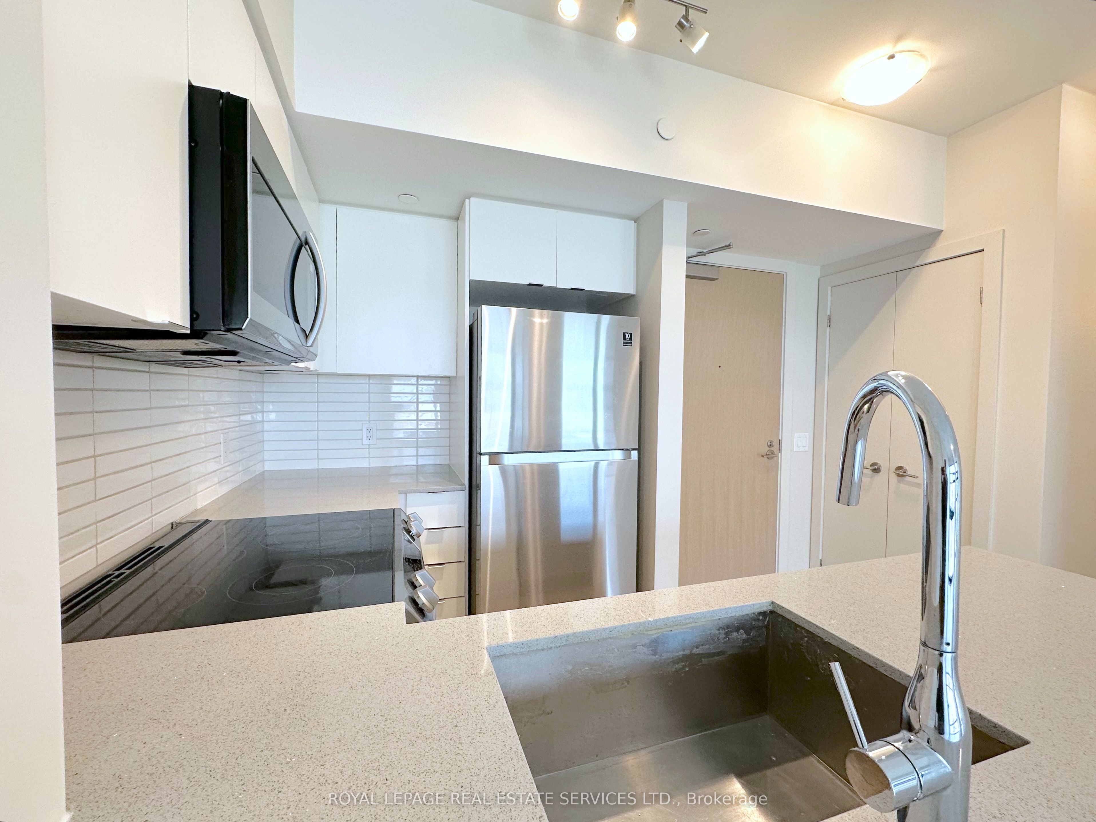 3385 Dundas Street W 616