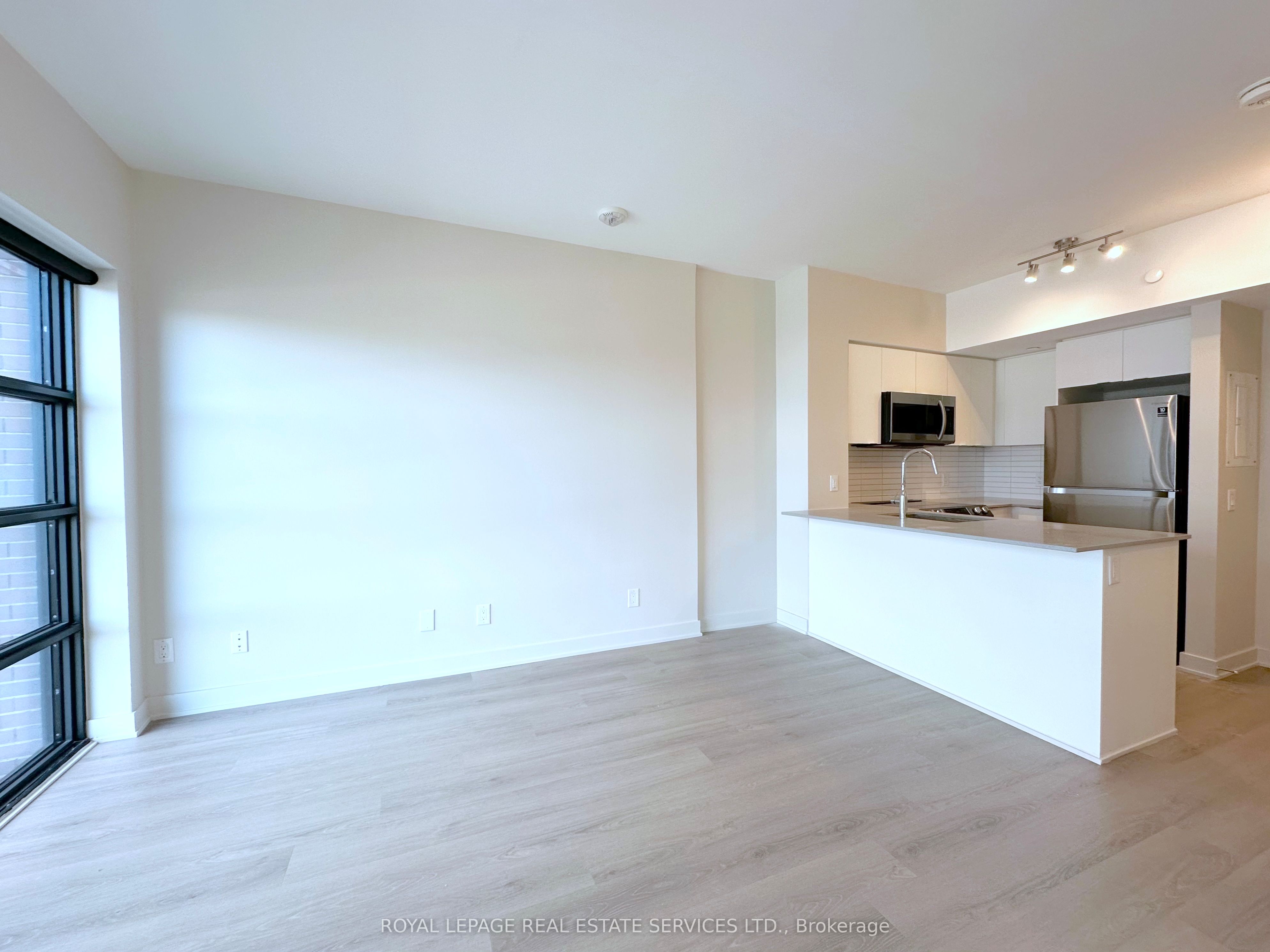 3385 Dundas Street W 616