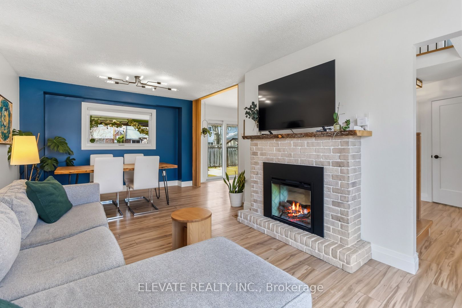 6220 Prairie Circle