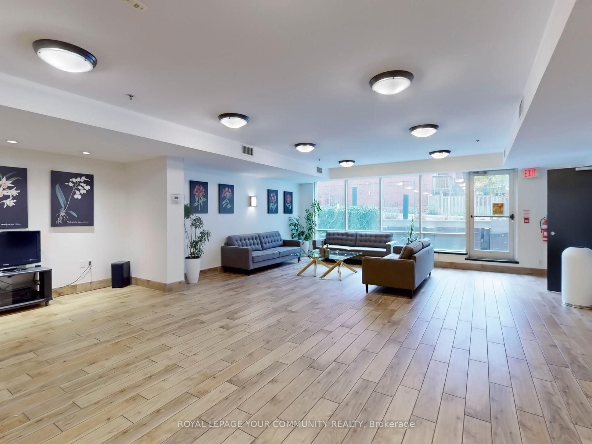 225 Wellesley Street 701