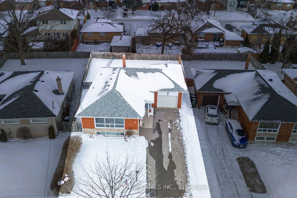 Photo of 7 Pettit Drive, Toronto, ON M9R 2W6 (MLS # W12718694)
