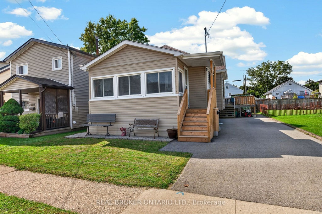 Photo of 610 Steele Street, Port Colborne, ON L3K 4Y7 (MLS # X13804826)