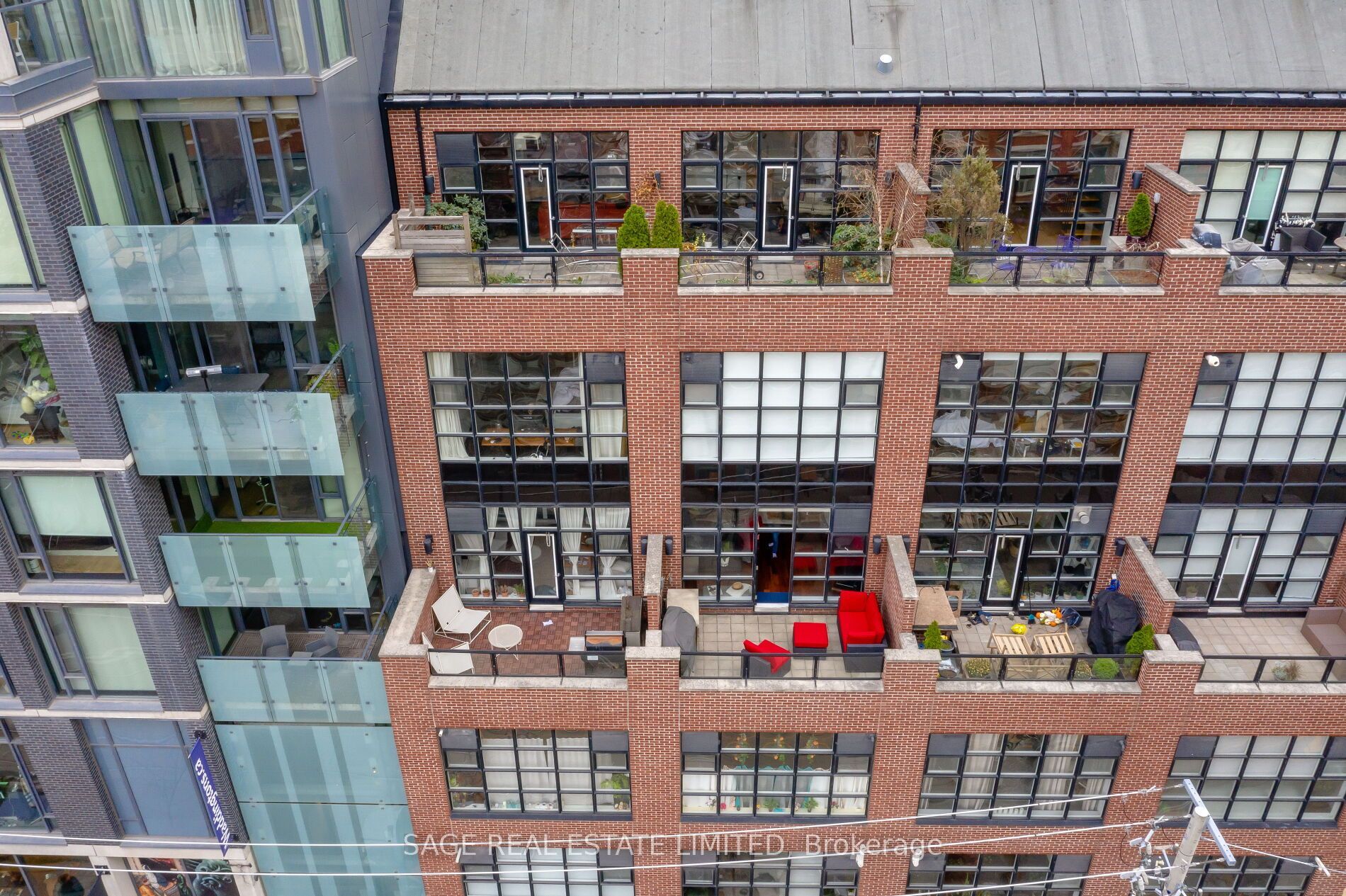 261 King Street E 402