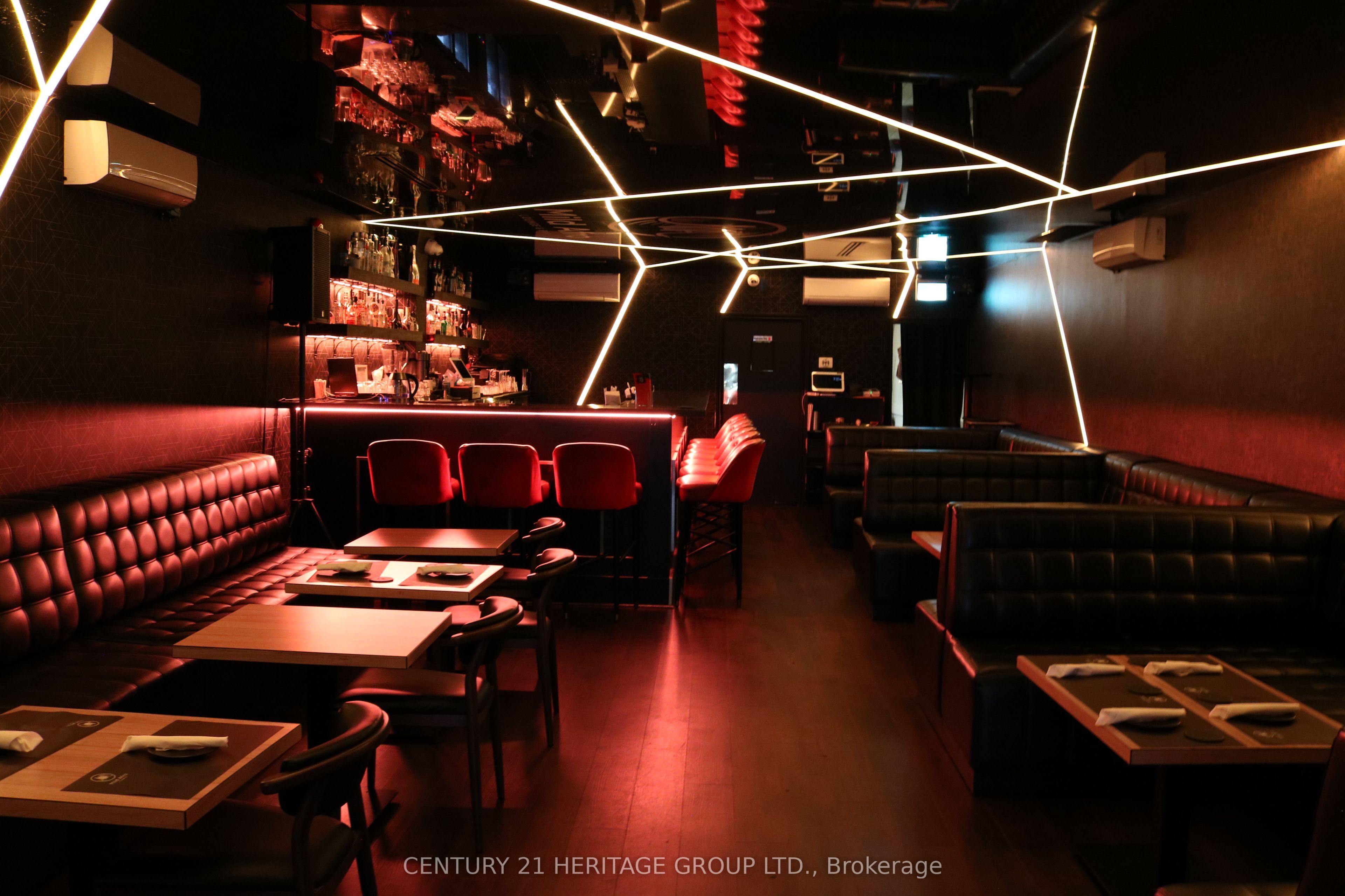 1116 Dundas Street W