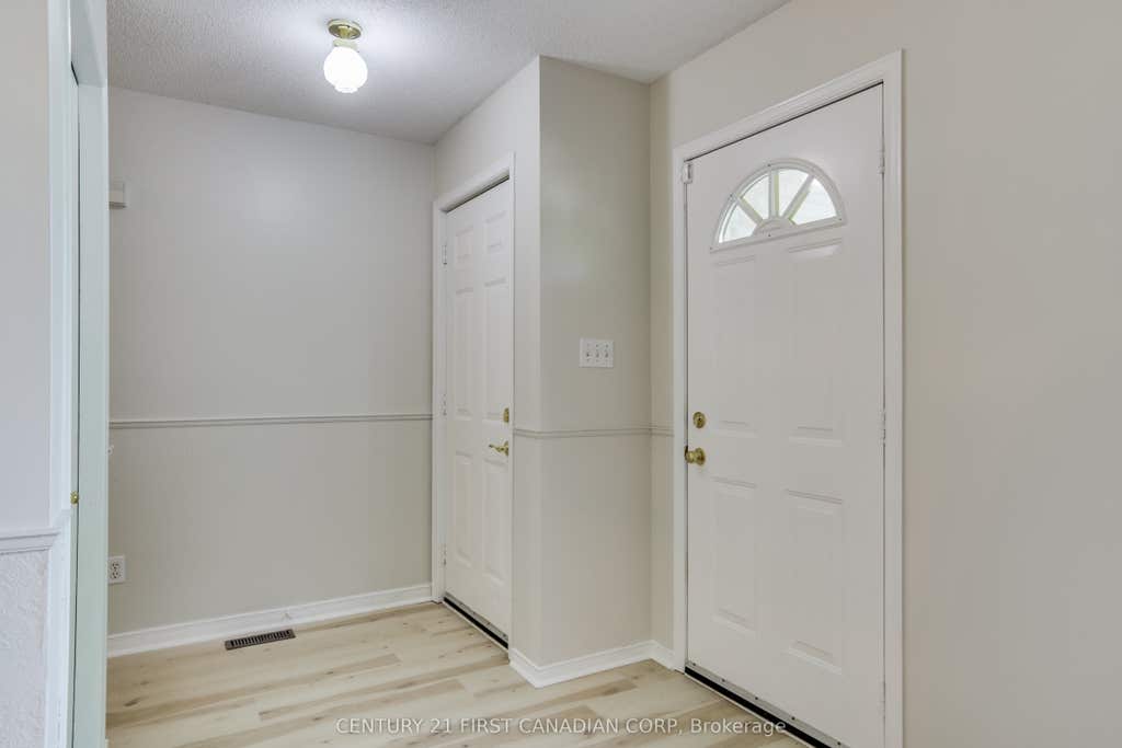 Photo of 604 Talltree Crescent, London East, ON N5V 5E4 (MLS # X13530198)