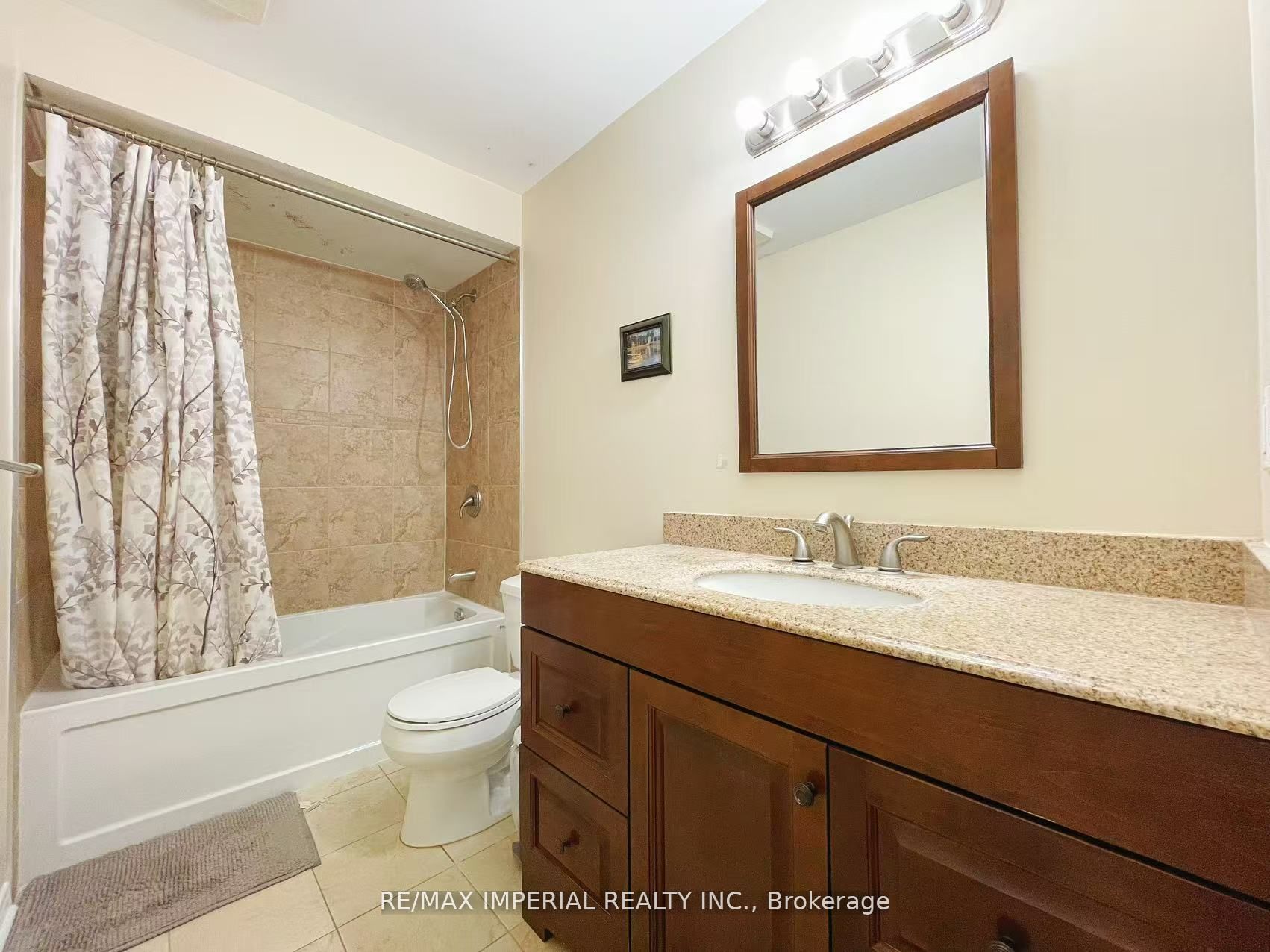 2955 Thomas Street 53, Upper Room 2