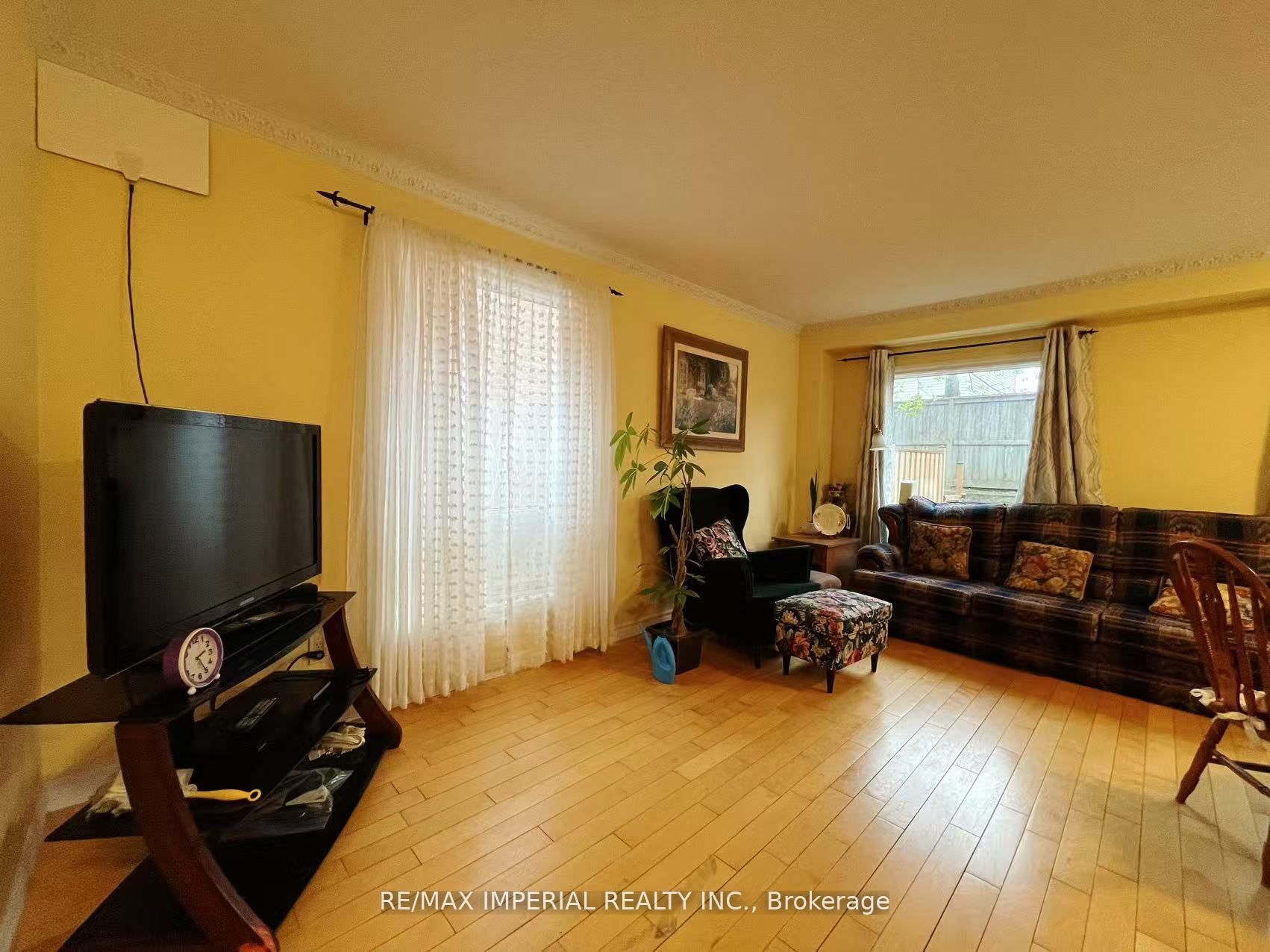 2955 Thomas Street 53, Upper Room 2