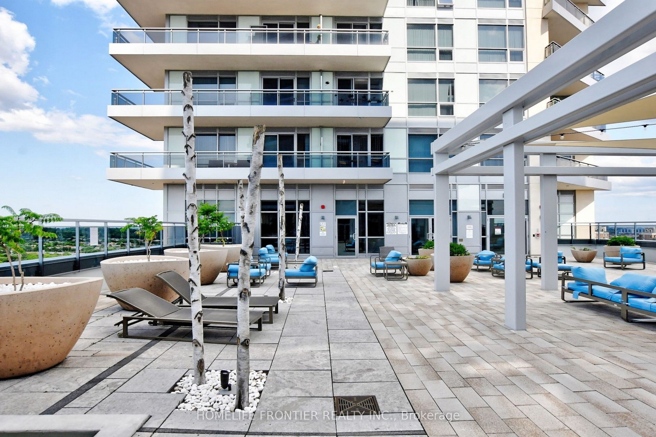 9191 Yonge Street SW404