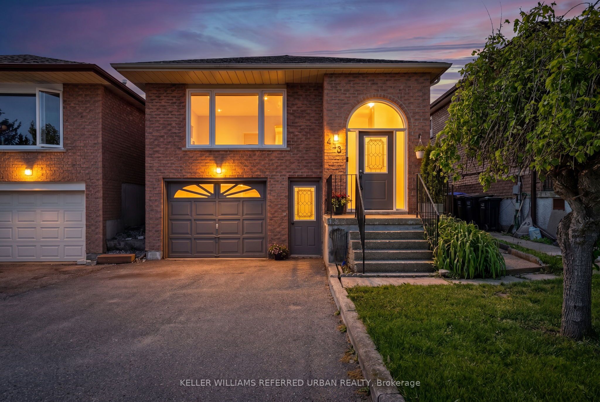 Photo 1 of 43 — 423 Britannia Avenue, Bradford West Gwillimbury, ON L3Z 2C8