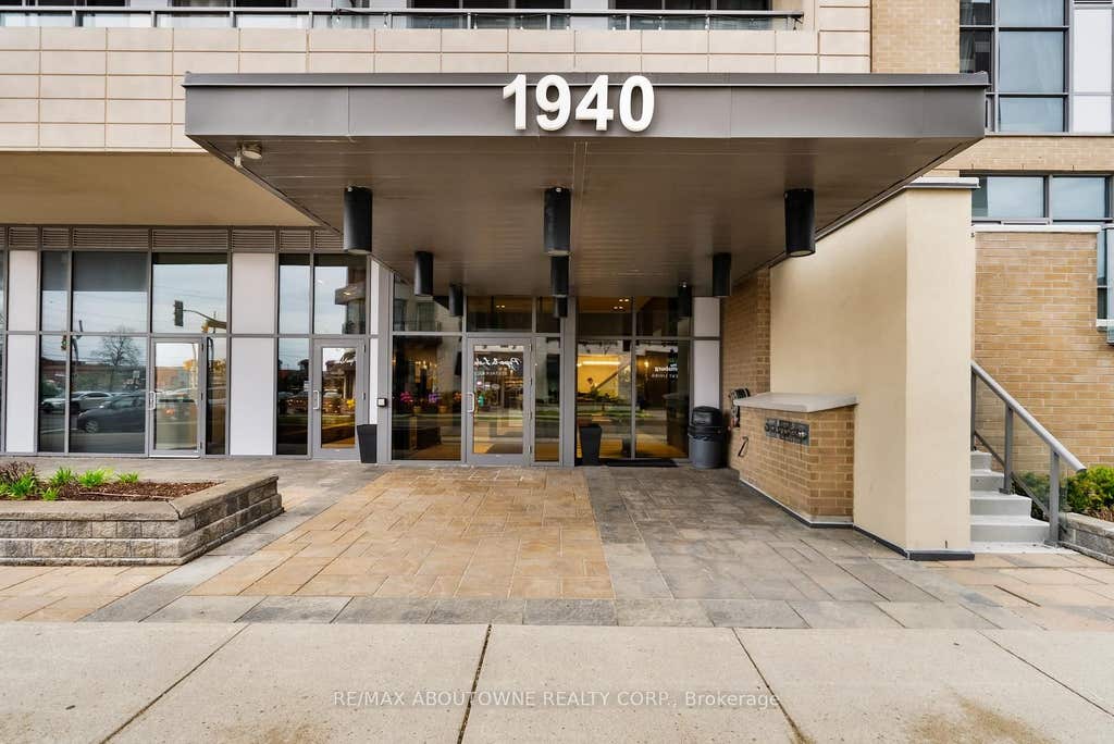 Photo of 1940 Ironstone Drive #808, Burlington, ON L7L 0E4 (MLS # W13702626)