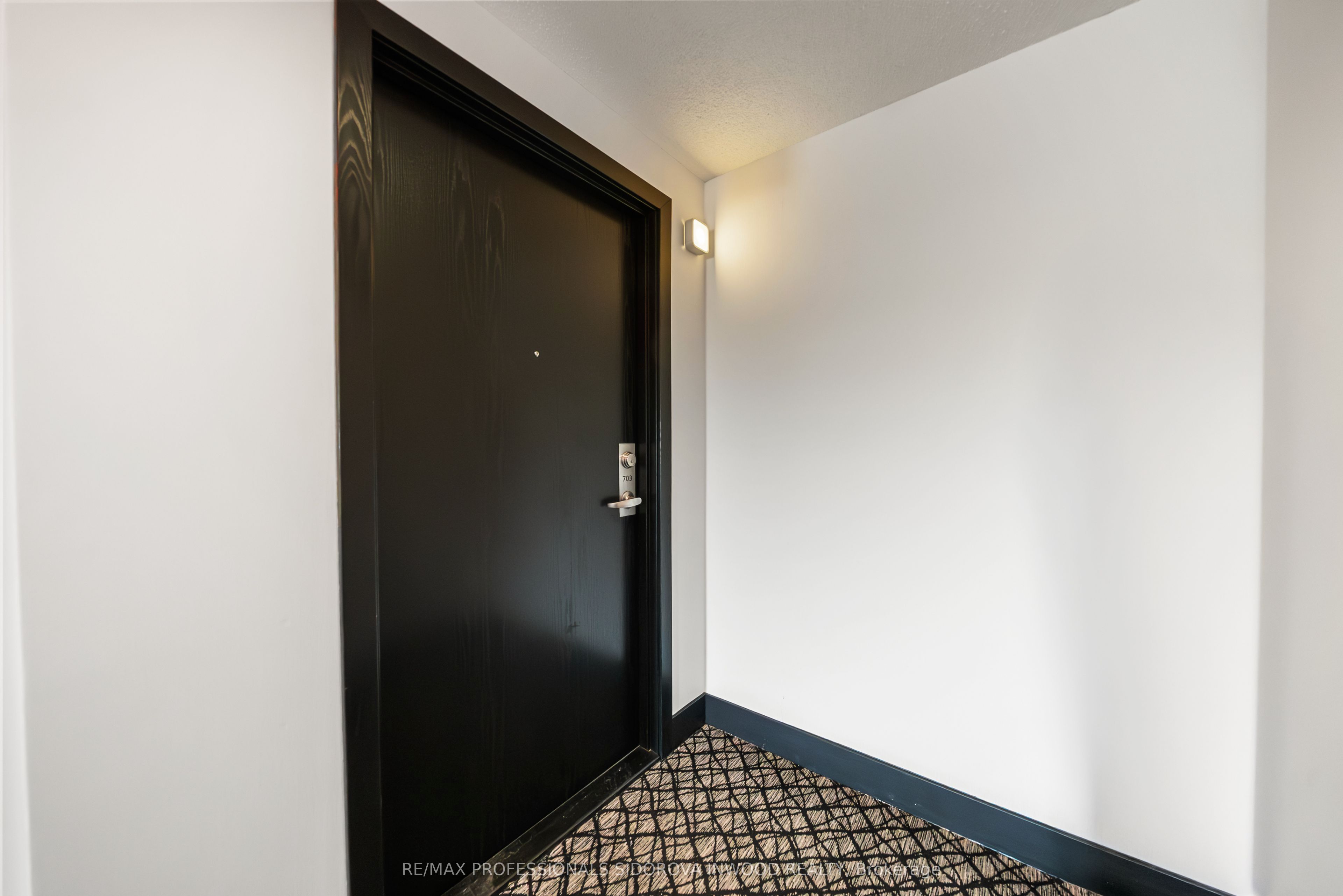 225 Sackville Street 703