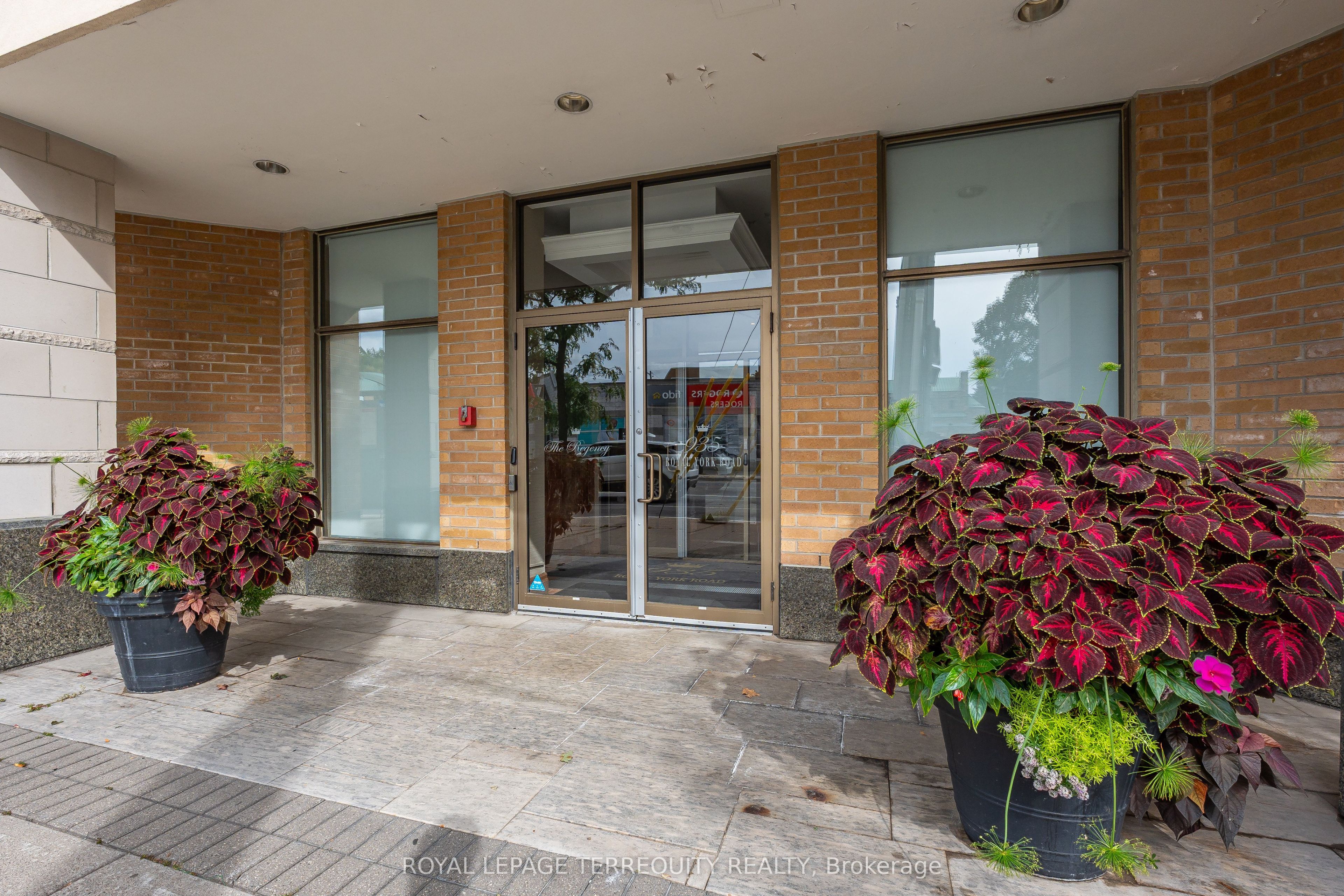 935 Royal York Road 407