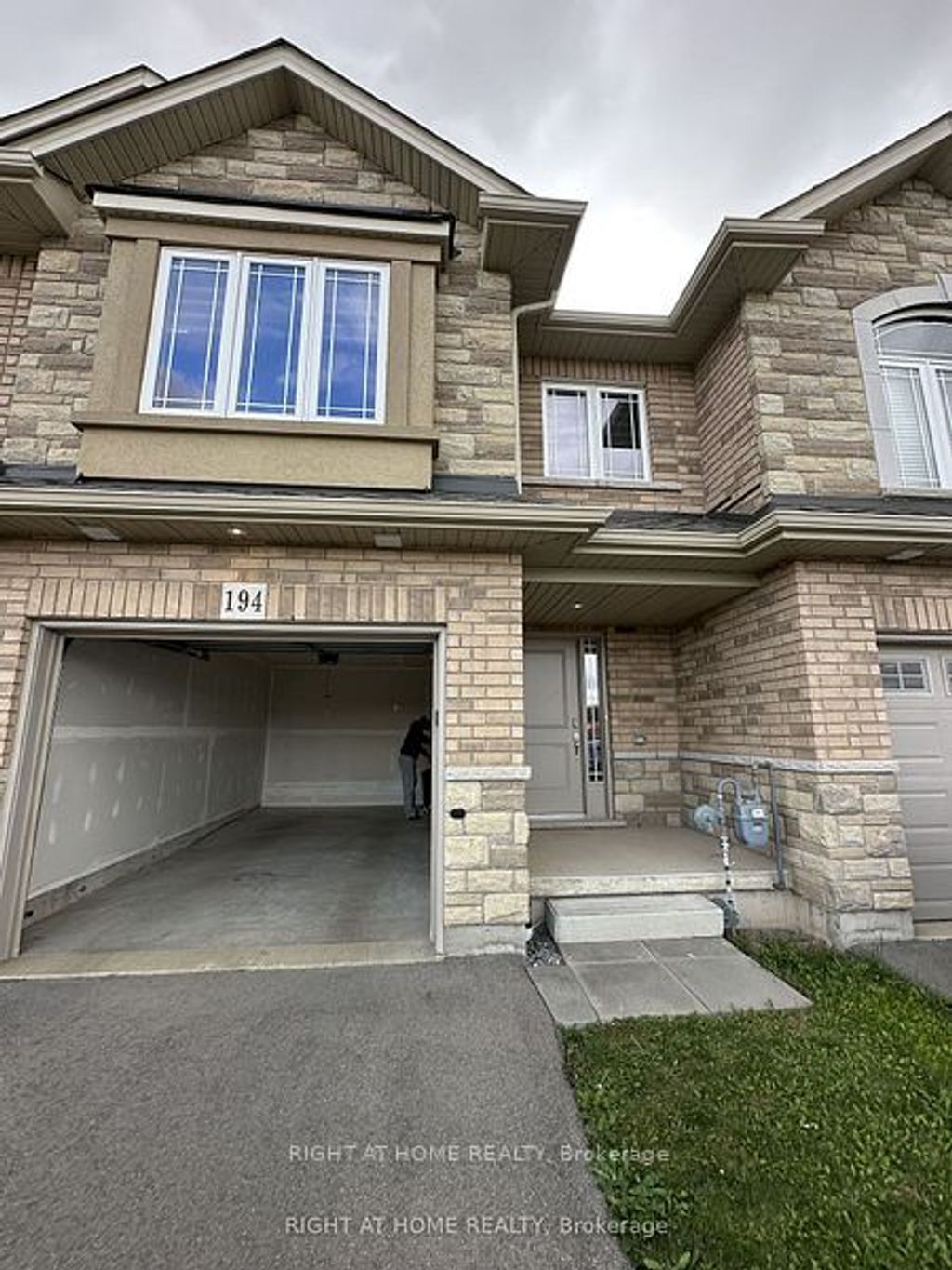 Photo of 194 E Dalgleish Trail, Hamilton, ON L0R 1P0 (MLS # X12725728)