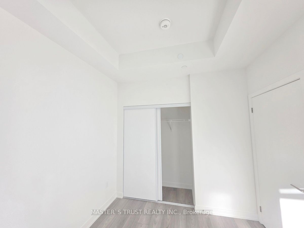 120 Broadway Avenue N LPH07