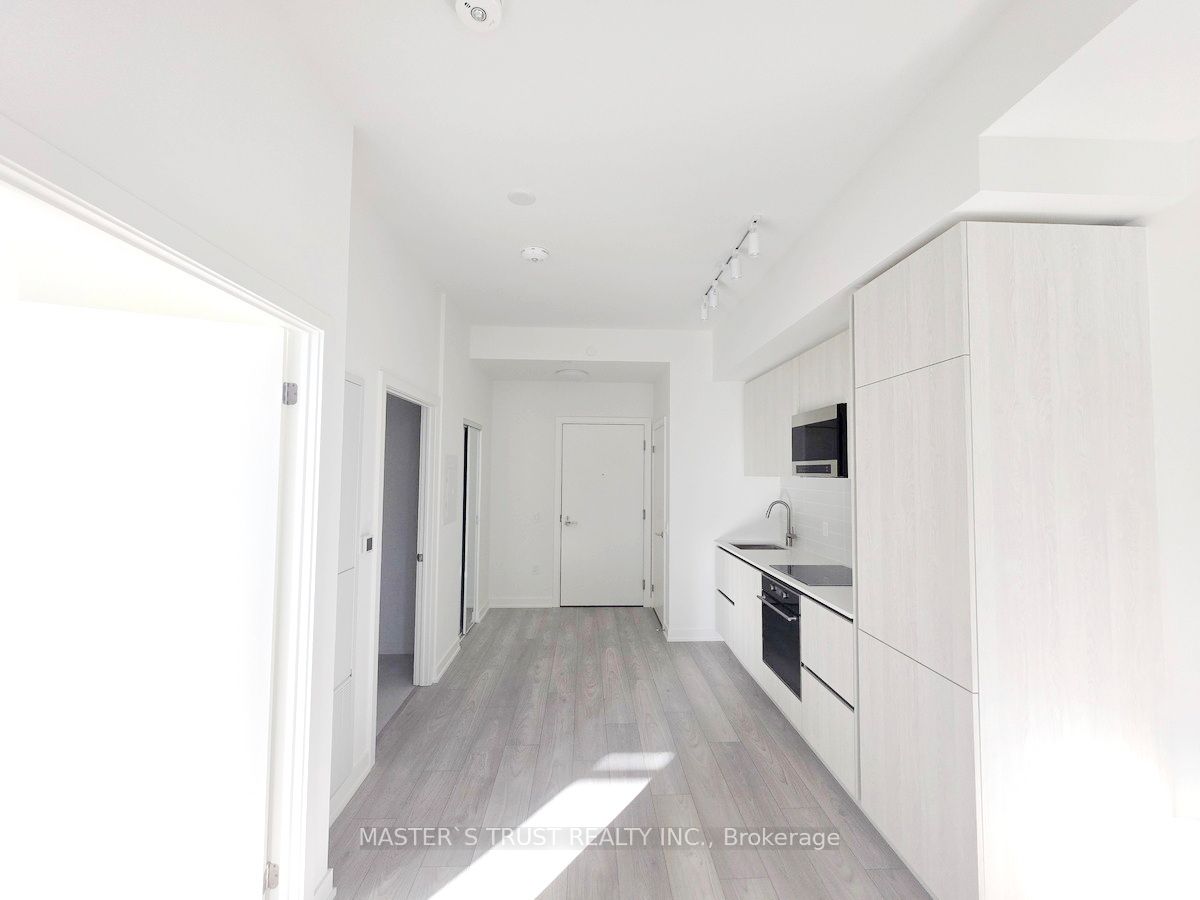 120 Broadway Avenue N LPH07