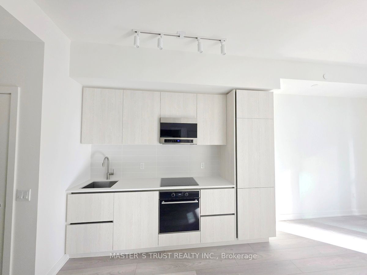 120 Broadway Avenue N LPH07