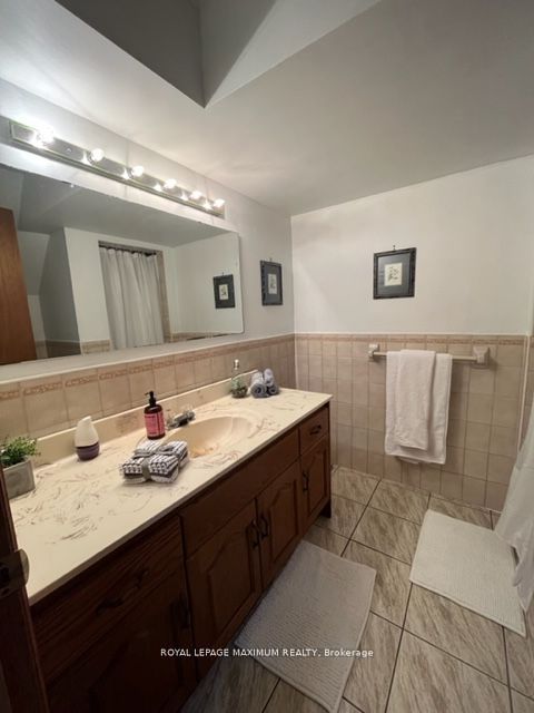 48 Plowshare Crescent Lower