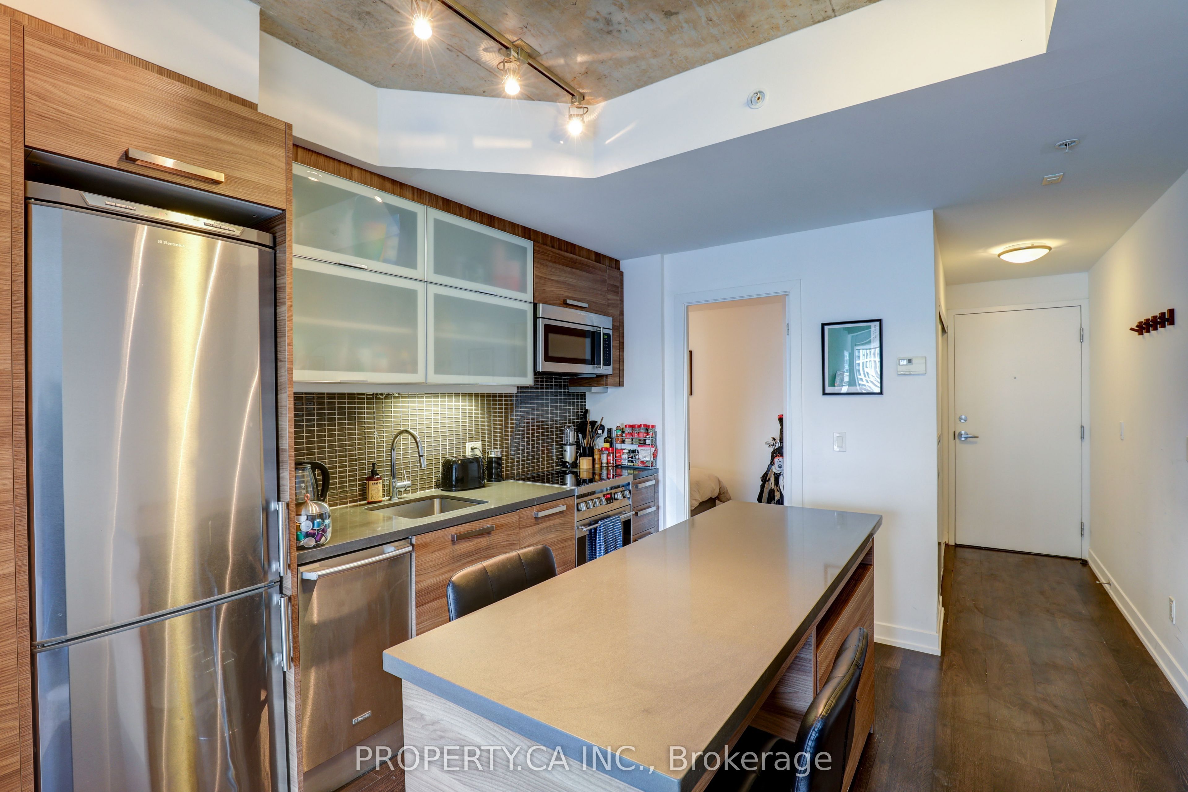 1205 Queen Street W 407