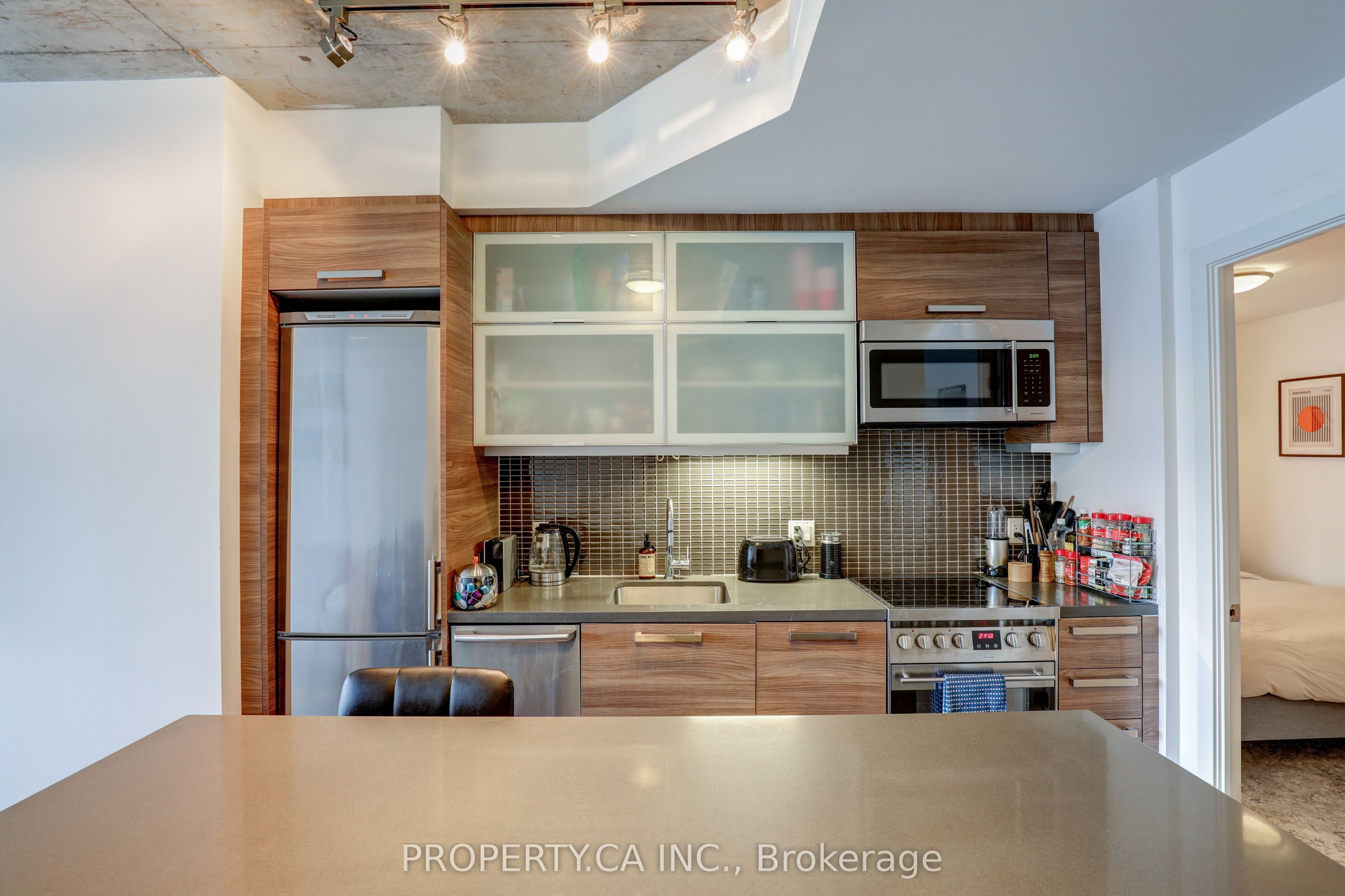 1205 Queen Street W 407