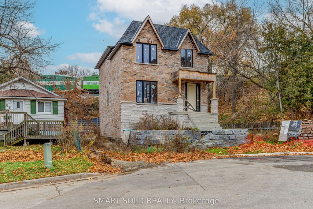 Photo of 4 Forty Third Street, Toronto, ON M8W 3P6 (MLS # W12581658)