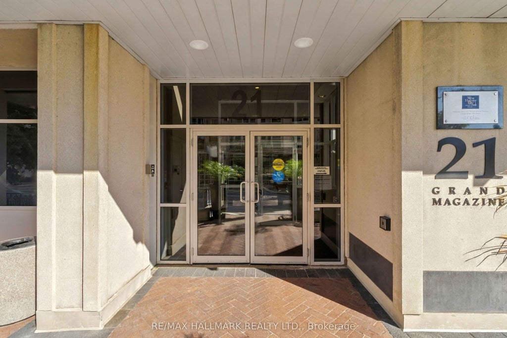 Photo of 21 Grand Magazine Street #2009, Toronto, ON M5V 1B5 (MLS # C13872438)