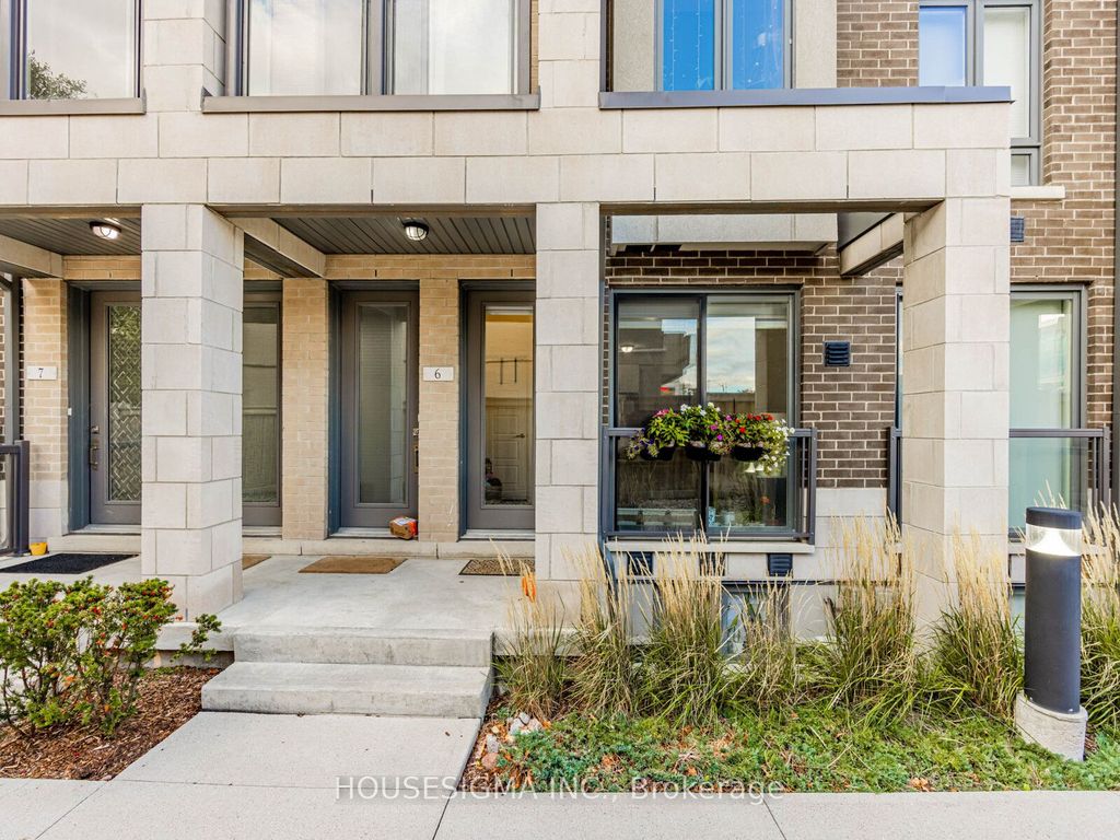 Photo of 713 Lawrence Avenue W #5, Toronto, ON M6A 1B4 (MLS # W12484021)