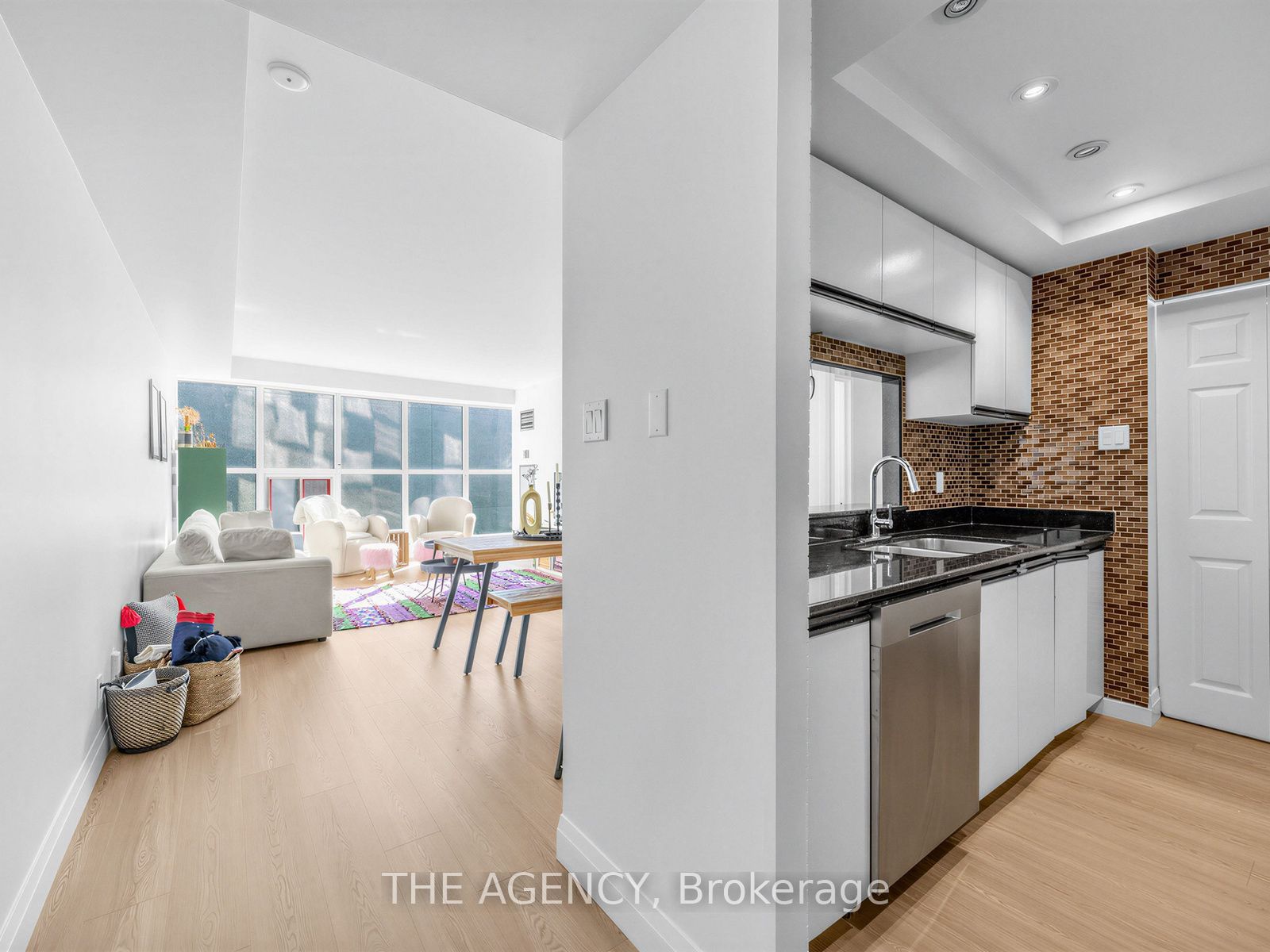99 Harbour Square 606