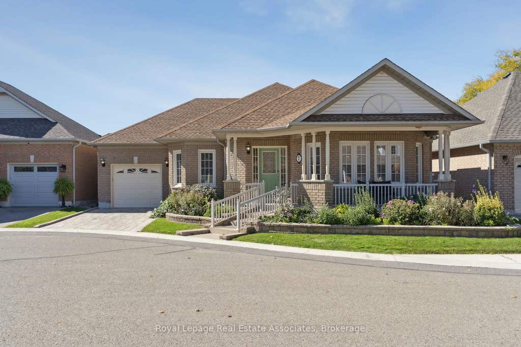 Photo of 7 Powder Mill Court, Brampton, ON L6R 1W5 (MLS # W13230636)