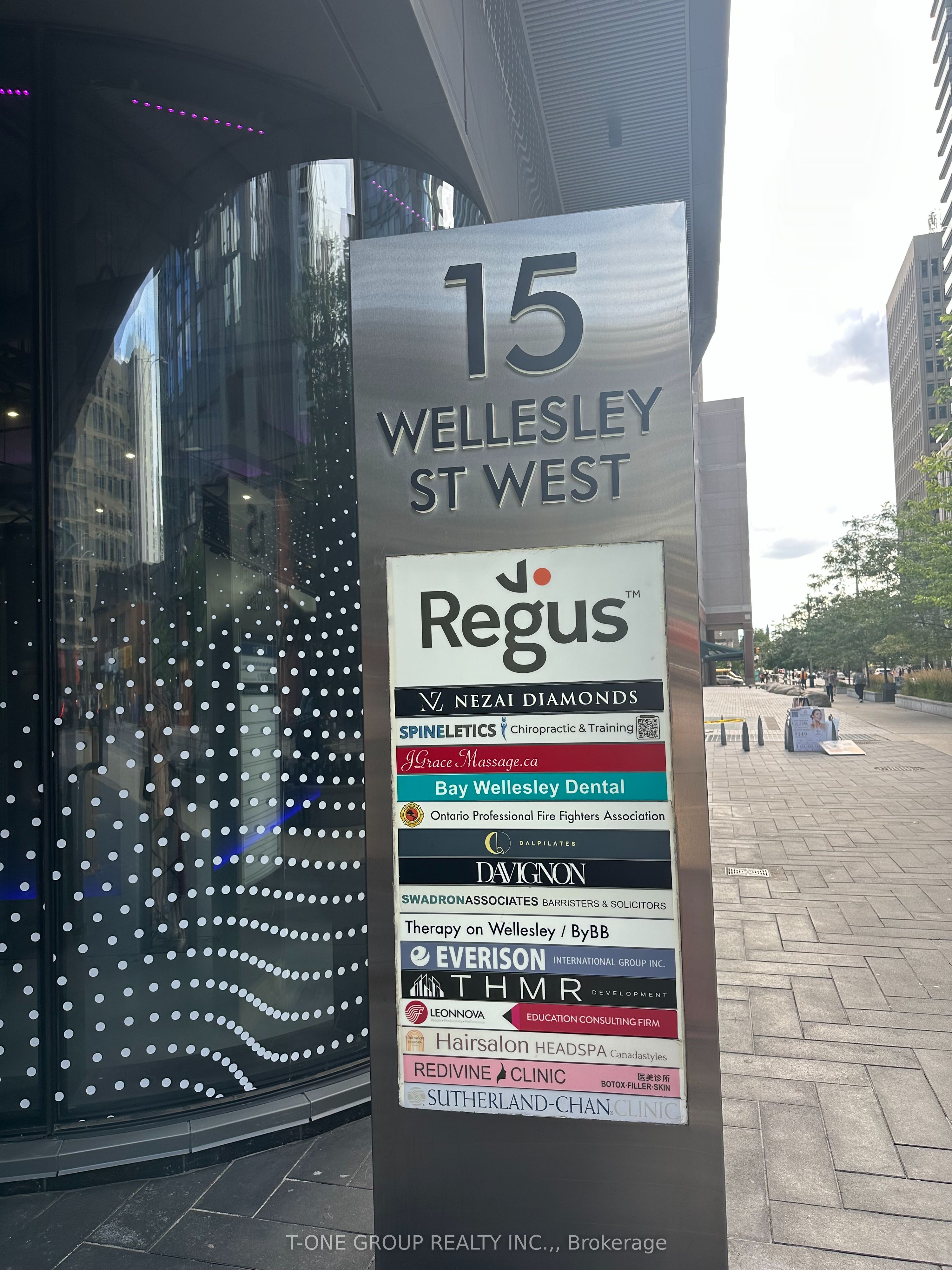 15 Wellesley Street W 318-319