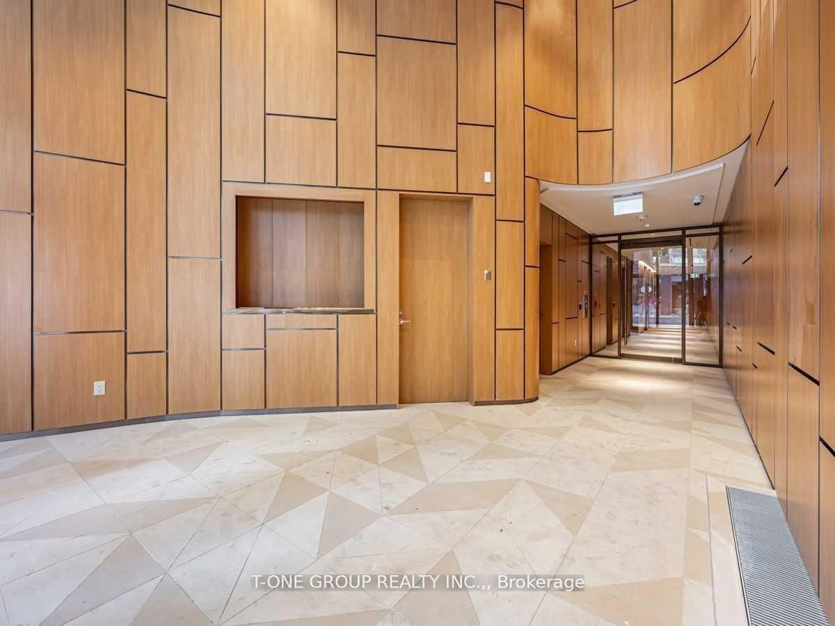 15 Wellesley Street W 318-319