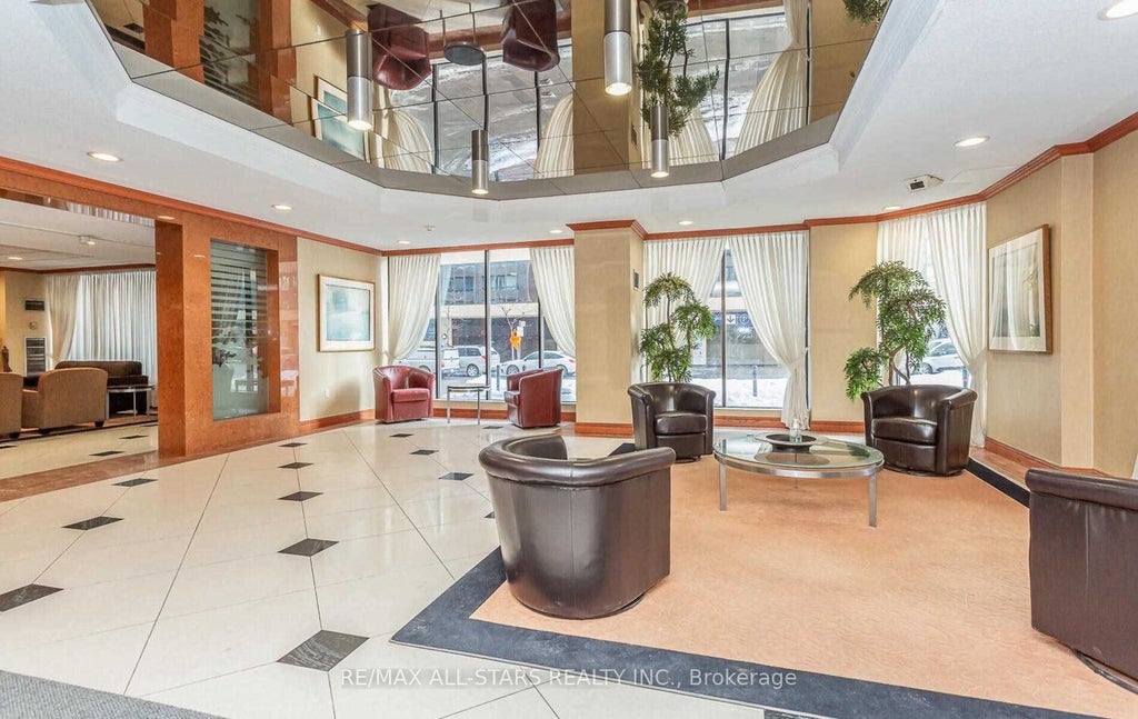 Photo of 633 Bay Street #503, Toronto, ON M5G 2G4 (MLS # C13215396)