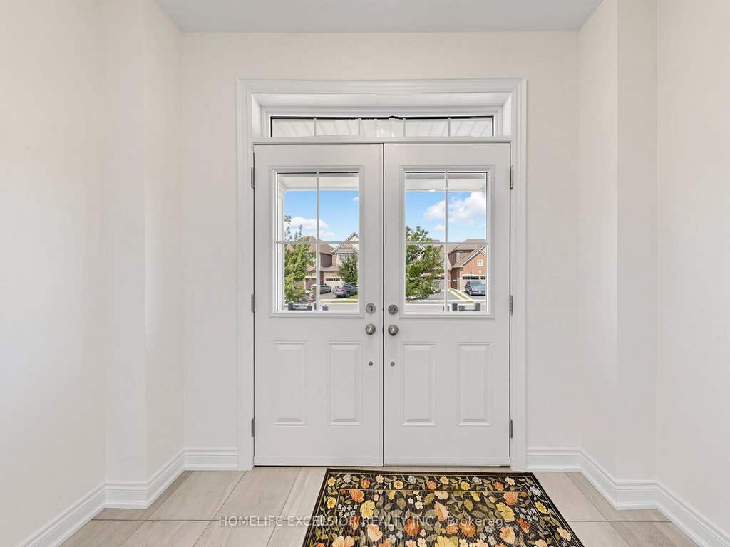 Photo of 5 Manor Hampton Street, East Gwillimbury, ON L9N 0R1 (MLS # N13694476)