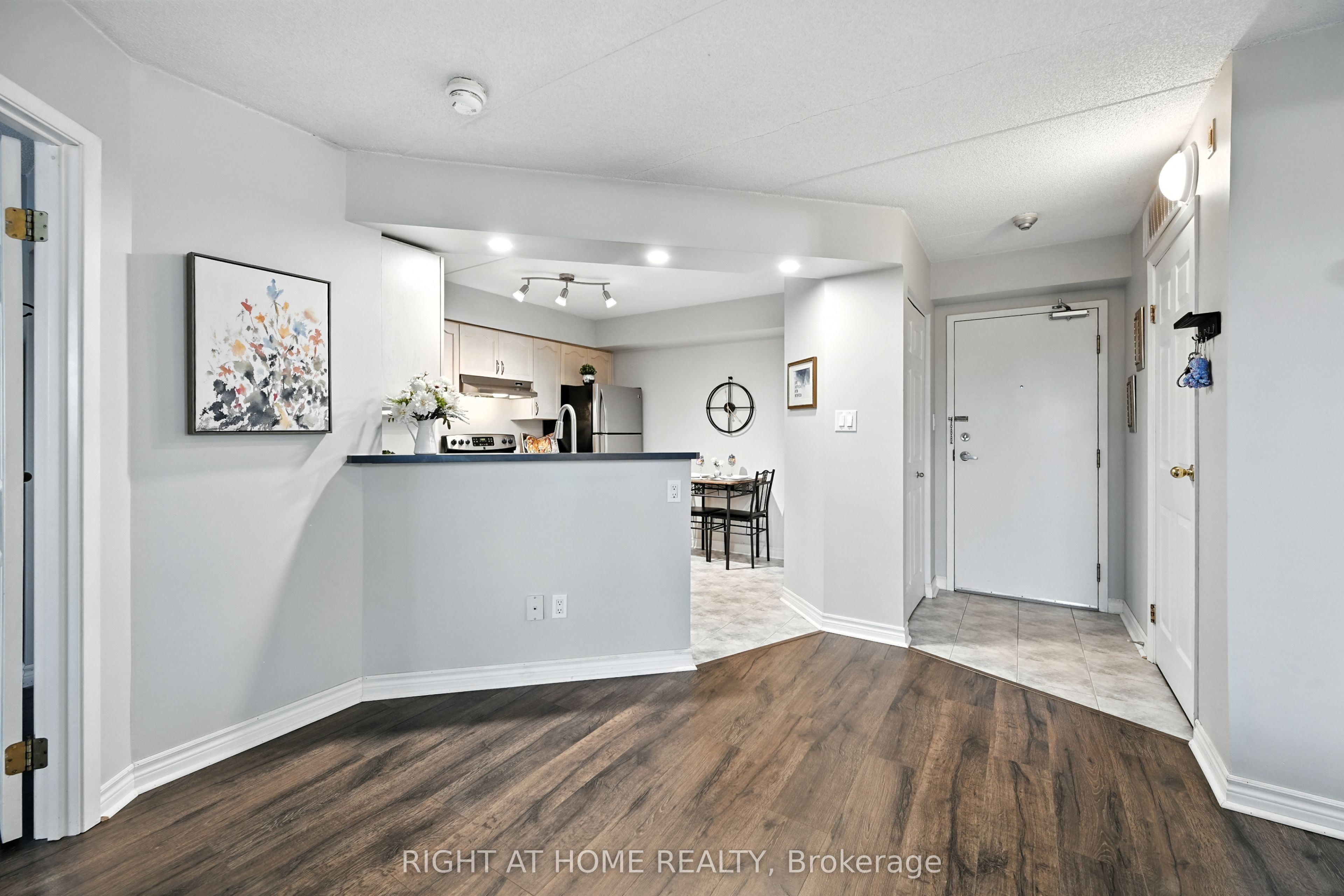 3499 Upper Middle Road 404