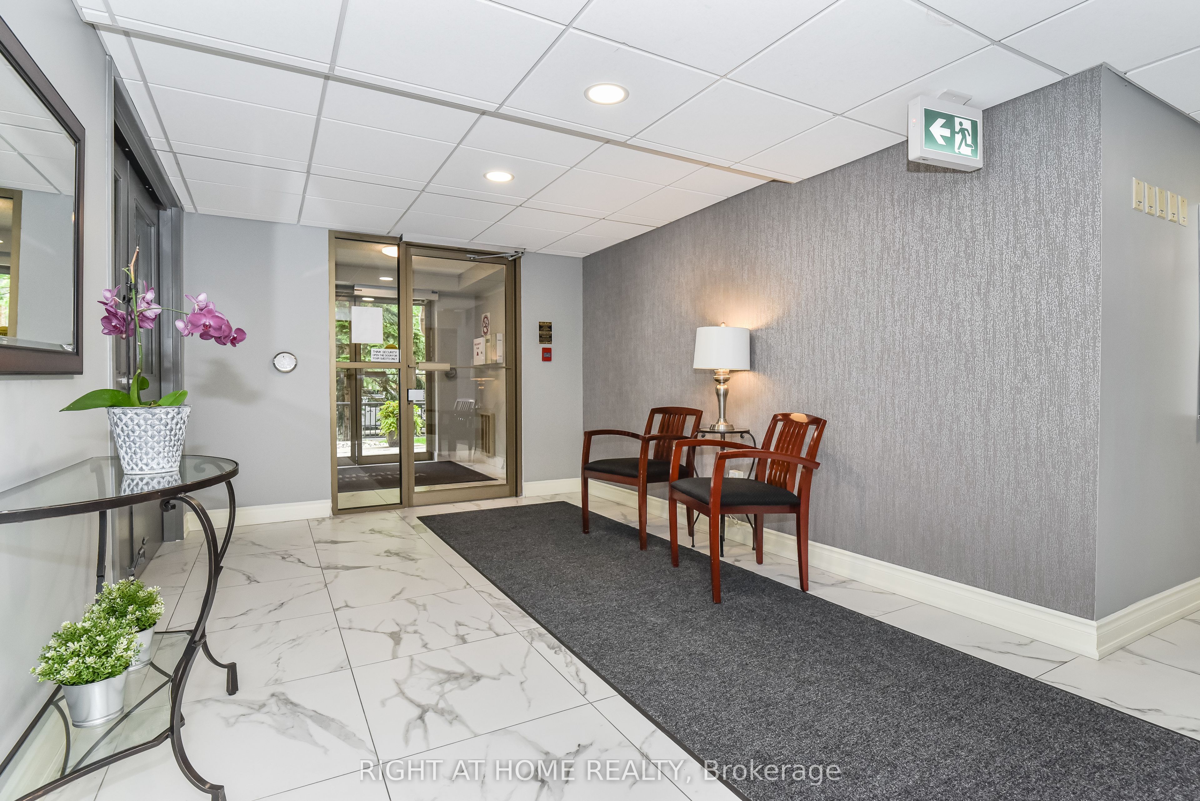 3499 Upper Middle Road 404