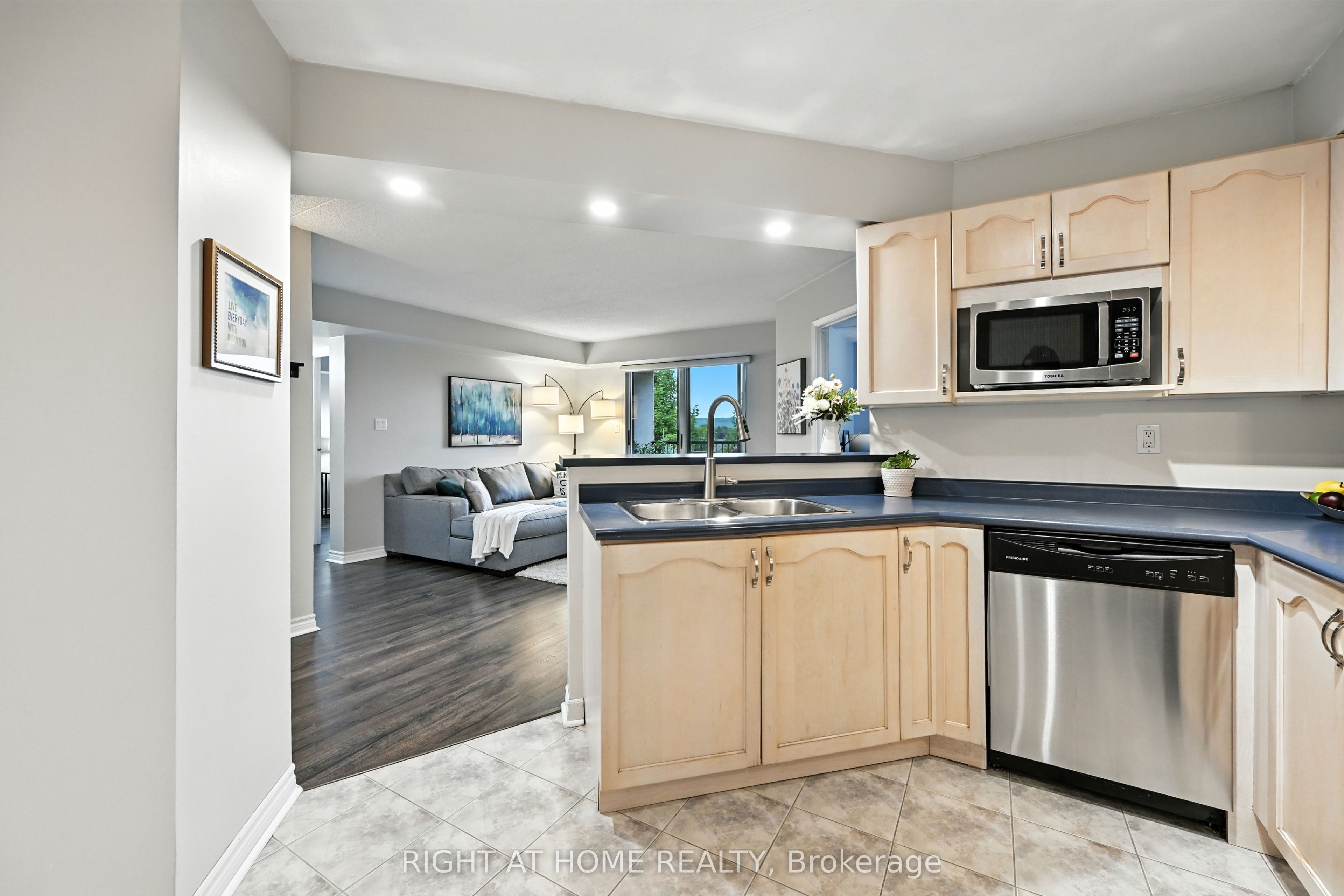 3499 Upper Middle Road 404