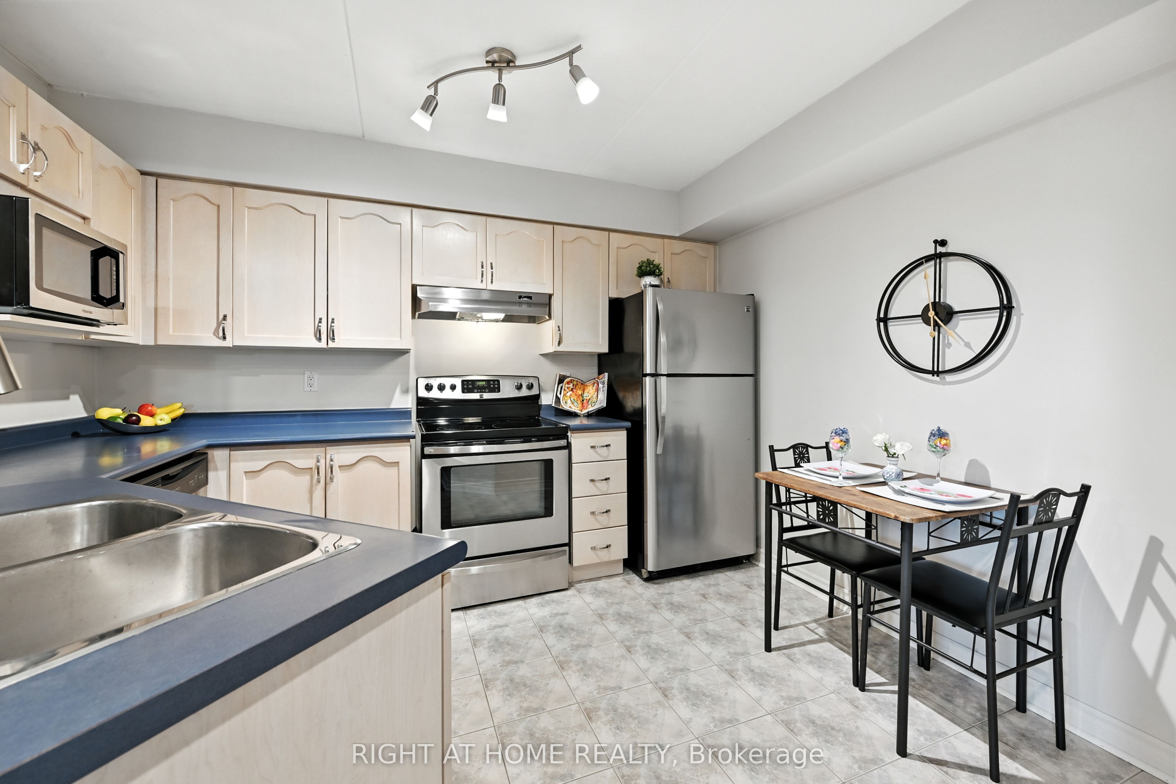 3499 Upper Middle Road 404