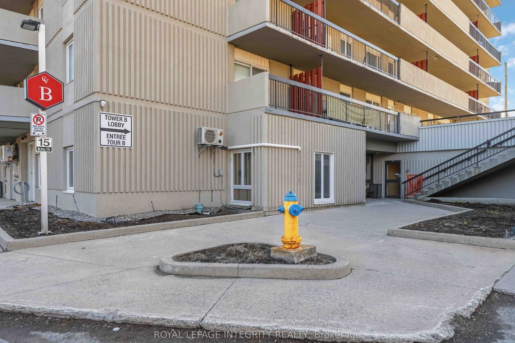 Photo of 158 B MCARTHUR Avenue #1506, Vanier and Kingsview Park, ON K1L 8C9 (MLS # X13038542)