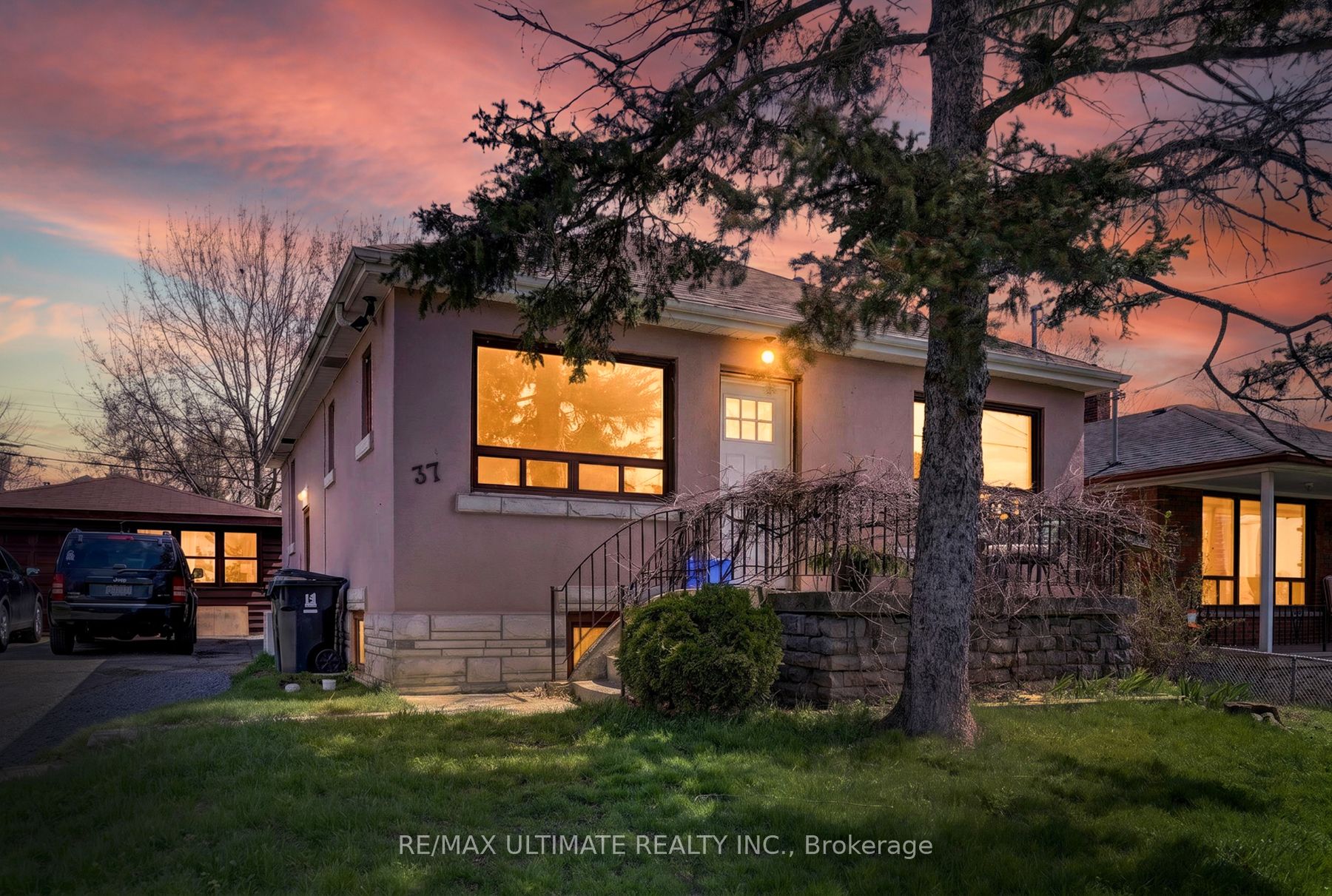 Photo 1 of 38 — 37 Bexhill Avenue, Toronto, ON M1L 3B5